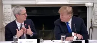 美国参议员要求蒂姆·库克和“大科技”公司就向特朗普基金会捐款数百万美元的问题作出说明，并对其涉及的腐败问题表示关注。