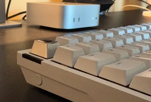 亲身体验:苹果独家Corsair K65 Plus键盘和M75无线鼠标