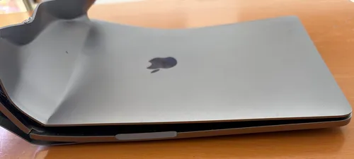 MacBook Pro 在车祸中损坏,AppleCare+ 索赔被拒绝