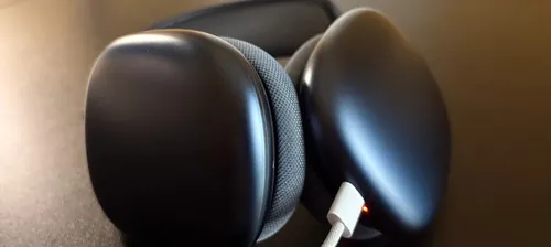 你仍然可以通过Lightning接口购买AirPods Max,这有三个好处。