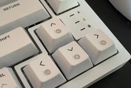 亲身体验:苹果独家Corsair K65 Plus键盘和M75无线鼠标