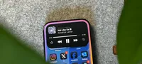 德雷克声称，苹果公司被支付了“故意误导”Siri请求以指向竞争对手肯德里克·拉马尔的歌曲。