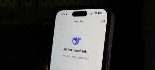 Un senatore degli Stati Uniti desidera sanzionare e incarcerare coloro che utilizzano DeepSeek e altri AI cinesi.