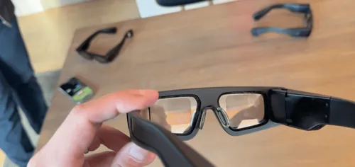 试用Snapchat最新AR眼镜,结果 surprisingly delightful