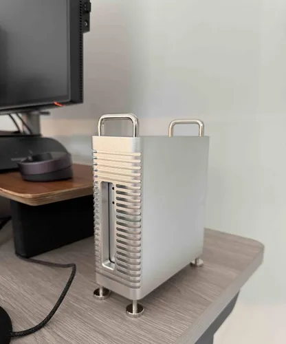 将你的M4 Mac Mini变成迷你Mac Pro [上手体验]