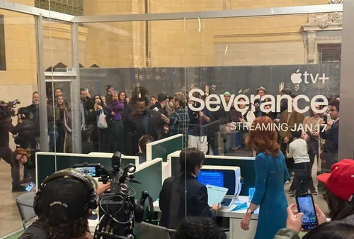 Apple has 'laboranti Lumon' who work inside the cutting cube at Grand Central Terminal.