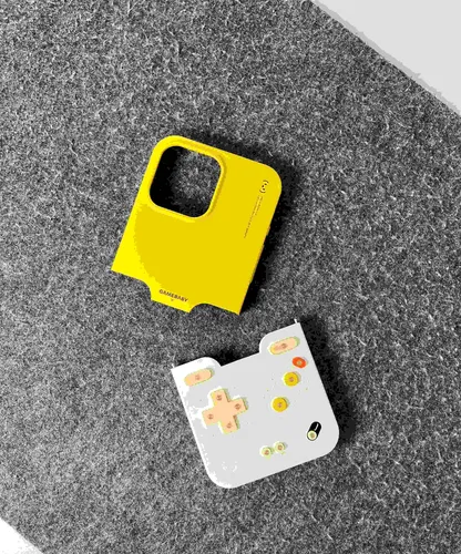 用户体验: GAMEBABY 外壳将您的 iPhone 变成一台复古游戏机,并配备了物理按键。