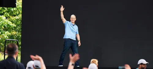 苹果的可折叠iPhone预计将挽救一个出乎意料下降的市场。