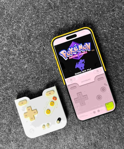 用户体验: GAMEBABY 外壳将您的 iPhone 变成一台复古游戏机,并配备了物理按键。