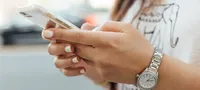 “我们是否应该禁止儿童使用社交媒体，就像澳大利亚正在考虑的那样？[调查]”