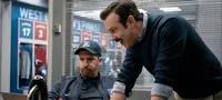 Il creatore che ha condiviso Ted Lasso suggerisce la ripartenza autonoma della quarta stagione, mentre si riduce il materiale della terza stagione.