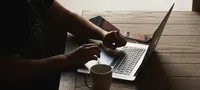 苹果公司在2007年制作了一个原型的蜂窝MacBook，现在是否应该最终销售一款？[调查]