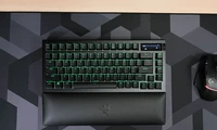 「Razer BlackWidow V4 Pro 75% レビュー: 不完全ですがパフォーマンスの高いゲームキーボード」