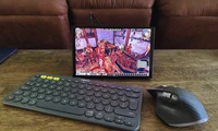 「手持ちPCにマウスとキーボードを付け、それが素晴らしい」という技術記事の翻訳です。