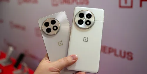Here is OnePlus 13 and OnePlus 13R.