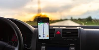5 Ottime Ragioni Perché lo Smartphone Ha Riaspetto Il Navigatore dell'Auto