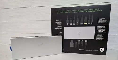 라저 USB 4 도킹 플러그리뷰: 전투 시스템을 완전히 연결하기 위한 14개의 포트