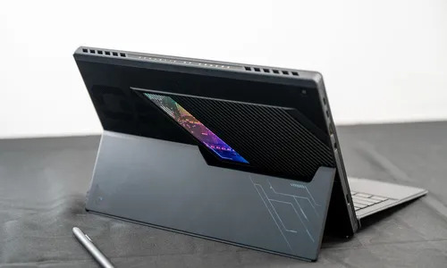 全新ASUS ROG Flow Z13是一款顶级可转换游戏笔记本电脑。