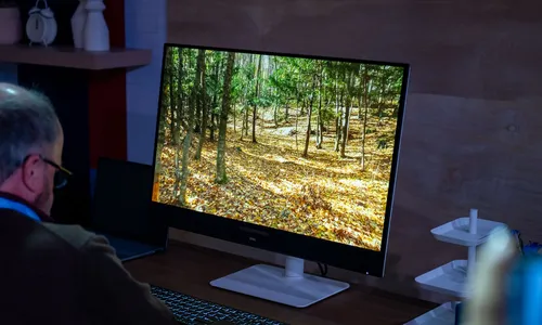 This monitor comes with an invisible headphone.