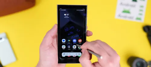 更多泄露的Galaxy S25 Ultra图片展示了S Pen插槽和One UI 7 [画廊]