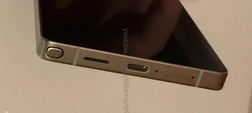 更多泄露的Galaxy S25 Ultra图片展示了S Pen插槽和One UI 7 [画廊]