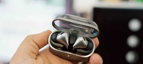 ブラックファイデー週の特典: Galaxy Buds 3 Pro 189ドル + 免費のAmazon GC、Razerのセールが今すぐ開始、Pixel Watch最大205ドル割引、他にも多数の商品が販売中